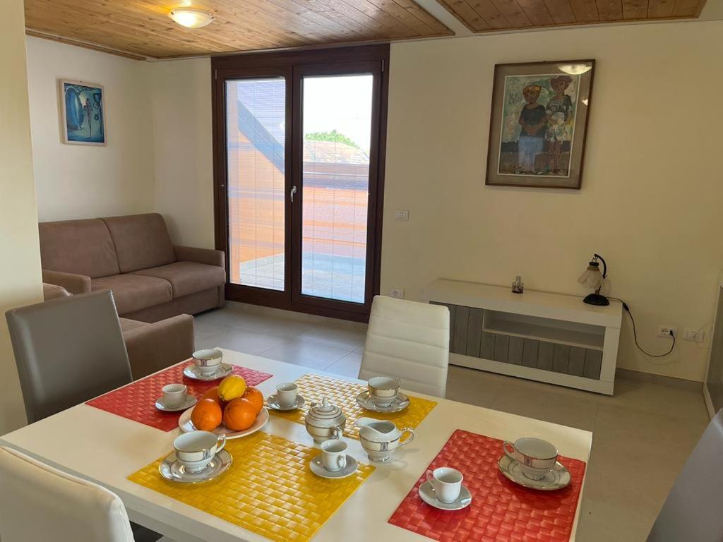 Perla Top Floor Apartment Сирмионе Екстериор снимка